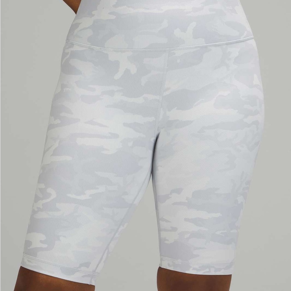 Lululemon Wunder Under 10” Shorts sz 6